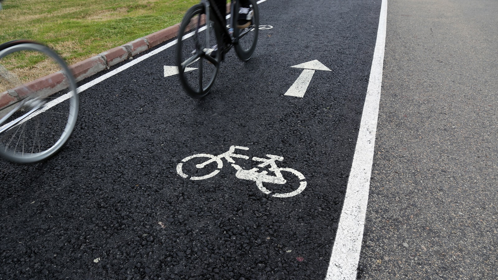 A bicycle lying on the asphalt of a marked bike lane